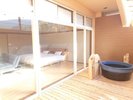 半露天風呂付客室:天然温泉を使用しております。