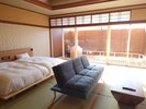 半露天風呂付客室:天然温泉を使用しております。