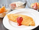 朝食の定番、オムレツはライブキッチンにて