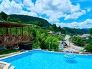 夏季限定でプールを開放 浅いプールと深いプール2種類あります♪