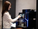 ご宿泊者無料のコーヒーを片手に、思い思いの時間をお過ごしください。