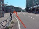 高岡駅前交差点を左折→駅のロータリーを右回りに半周→路面電車軌道をまたぎ、駐車場ゲートへ進入する