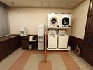 リラクゼーションコーナーにはウォーターサーバー・製氷機・コインランドリー完備