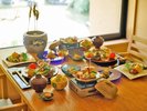 ご夕食は個室にて手づくりの会席料理をご用意いたしております。