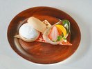 春の特別会席 自家製 蕗の薹アイスクリーム/季節の果実