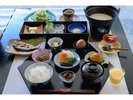 朝食 8時〜