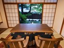 柘植の間