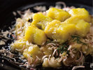 朝食ビュッフェ土佐名物なすのたたきを薬味で味わう
