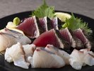 【土地の恵み会席】秋(2026年9月〜11月)造里 鰹の藁焼きたたき燻香仕立て たべつづけ鯛松皮造り 他