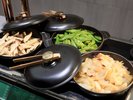 様々な焼き野菜をご用意。お好みで特製クリームソースやジンジャーソースなどに付けてお召し上がりください