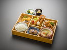 【お子様松花堂弁当】(低学年向け)ご飯・唐揚げ・ポテト・ハンバーグ・エビフライ・茶碗蒸し・デザート