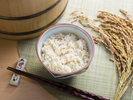 【ご朝食】その日の朝に精米し窯で炊き上げる「今搗き米」。みずみずしさと甘みの違いをご賞味ください。