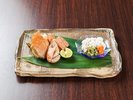 【ご夕食一例】「季節の肴」北海道産毛ガニ、陸奥湾産真鱈の白子などお酒とご一緒に愉しめるお料理も。