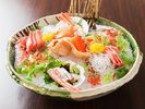 【ご夕食一例】「お造りの鉢盛り」旬の魚介類を贅沢に鉢盛りでご提供いたします。