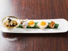 【ご夕食一例】「旬の先付け」肴のあてにもぴったりな味わい深い品々をご提供いたします。