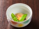 【ご夕食一例】季節ごとに味はもちろん、目にも楽しい彩り豊かなお料理でおもてなしいたします。