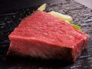 【倉石牛サーロインステーキ】青森が誇る銘柄牛、その真価を味わう一皿