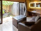 【露天風呂付客室】105夕月の間 ツインベッドルーム和洋室49u+箱庭