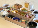 ■朝食:お日にちによってはお膳+ハーフバイキングでの提供となる場合があります。※盛り付け一例