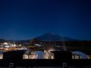 夜はライトアップされ幻想的な景色を堪能できます。