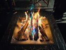 【追加オプション】焚き火の炎が虹色に変化!? 魔法のような不思議な炎をぜひ生でご覧ください。