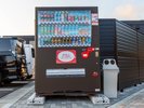 フロント横には自動販売機をご用意しています