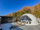 紅葉に染まる山中湖。富士と焚き火に癒される、大人の贅沢秋時間