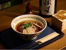 【ラウンジサービス】ウェルカムドリンクサービス 18:00〜22:00 夜食サービス 鴨そば 20:00〜22:00