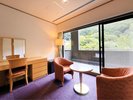 【特別和洋室】│ドレッサー完備のためワーケーション利用にもおすすめ