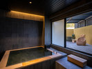 【プラチナ・スイート朧月-oboro-】特大サイズの内風呂で贅沢に嬉野温泉を楽しむ