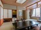 本館3階・弁天の間:お部屋一例/四季折々の蓬平の自然を一望できる和室のお部屋です。