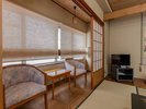 本館3階・弁天の間:お部屋一例/四季折々の蓬平の自然を一望できる和室のお部屋です。