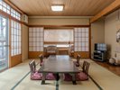 本館3階・弁天の間:お部屋一例/四季折々の蓬平の自然を一望できる和室のお部屋です。