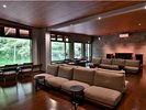 「みるくラウンジ」ソフトクリームとコーヒーをどうぞ。15時から21時まで。