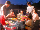 テラス席で楽しむ夕食BBQ