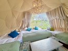 2名から4名様までご宿泊可能。カップルやグループで、自然の中でごゆっくりお過ごしください。