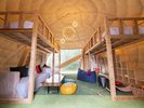 最大7名様まで泊まれる8mの大型ドーム。子どもたちも大興奮!室内キッズパーク付きのファミリールーム。