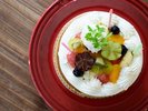 お祝いプランのホールケーキ。大自然の中で「おめでとう」を伝える特別な旅。