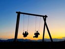 夕暮れの空に浮かぶシルエットが幻想的。
