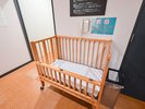 脱衣所にはベビーベッド完備