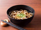 【和そば】温かいつゆをかけて食べるお蕎麦です。