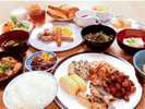 【盛り付け例】和風ビュッフェに加えて卵料理、パン料理もそろえています。