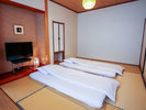 【二間 楓の間】 二間続きのお部屋は4名様までご宿泊可能。ご家族やご友人とおくつろぎください