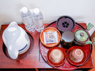 【各部屋備品】お水、ケトル、お茶セット、お茶菓子がございます。茶葉は知覧茶をご用意しております