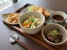 郷土料理満喫の夕食膳(写真のお料理は一例です)