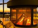 炎と夕陽に包まれる、特別なひとときを