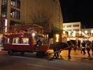 馬車で、夜の市街地を巡る「馬車BAR」。ホテルヌプカ前発着、約50分の旅をゆっくりとお楽しみください。