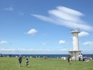 【階上灯台】草原に佇む白い灯台で、県内最東南端から昇る朝日が絶景です。