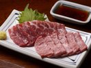 【馬肉料理】十和田やその周辺地域では、馬肉料理が古くから親しまれ馬刺しや馬肉の燻製などが楽しめます。