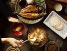 【八戸せんべい汁】南部煎餅を醤油だしで煮込み、具材と共に味わう、八戸の郷土料理です。